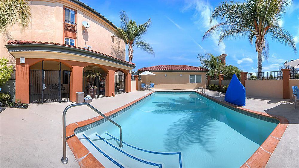 Holiday Inn Express Temecula By Ihg Exterior photo