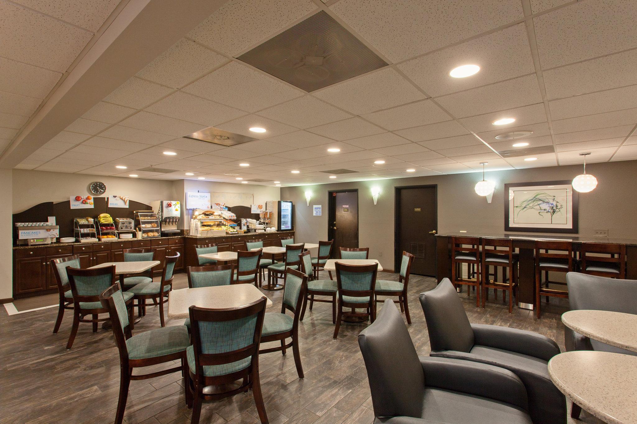 Holiday Inn Express Temecula By Ihg Exterior photo