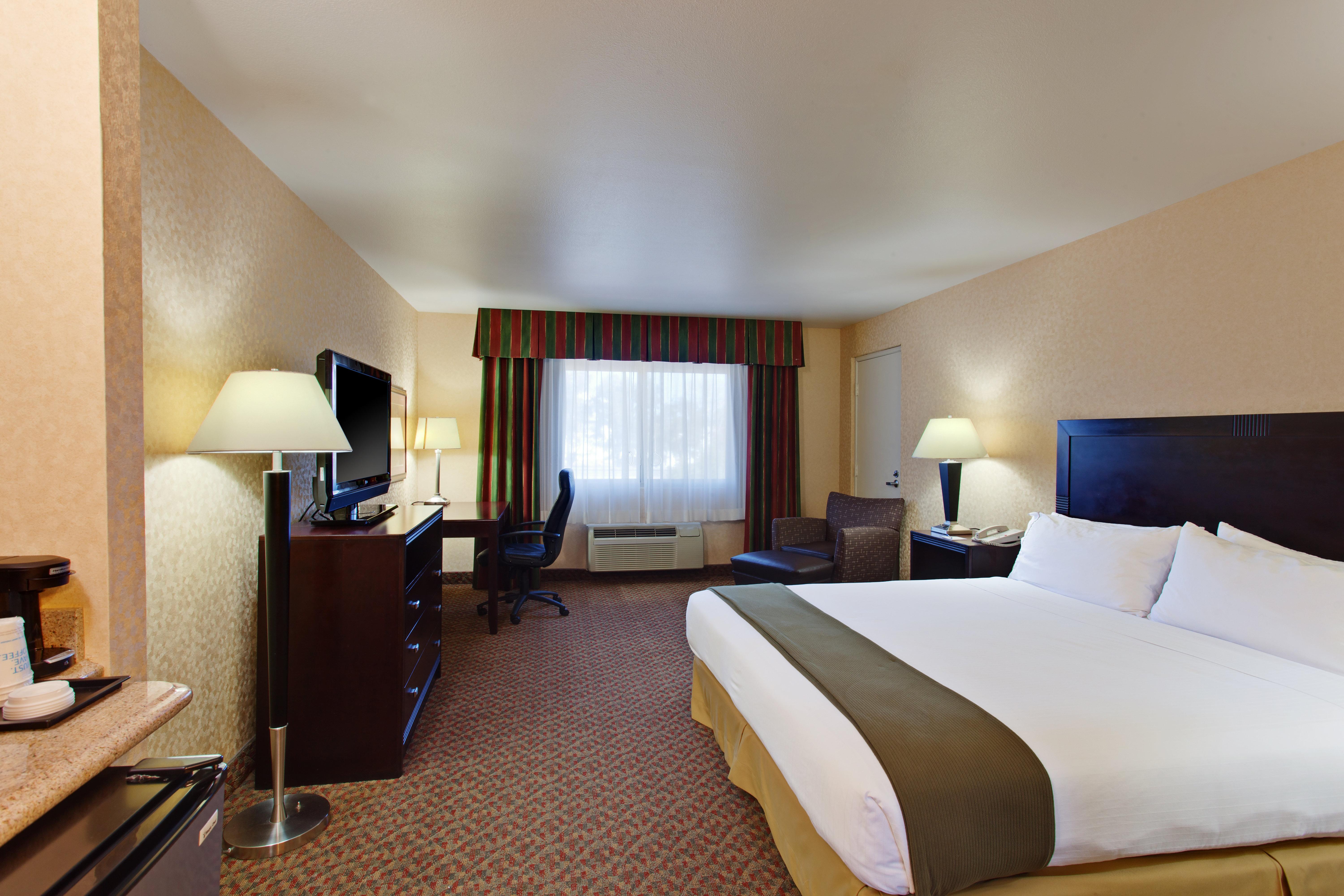 Holiday Inn Express Temecula By Ihg Exterior photo