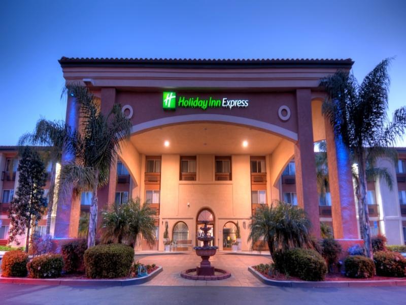 Holiday Inn Express Temecula By Ihg Exterior photo