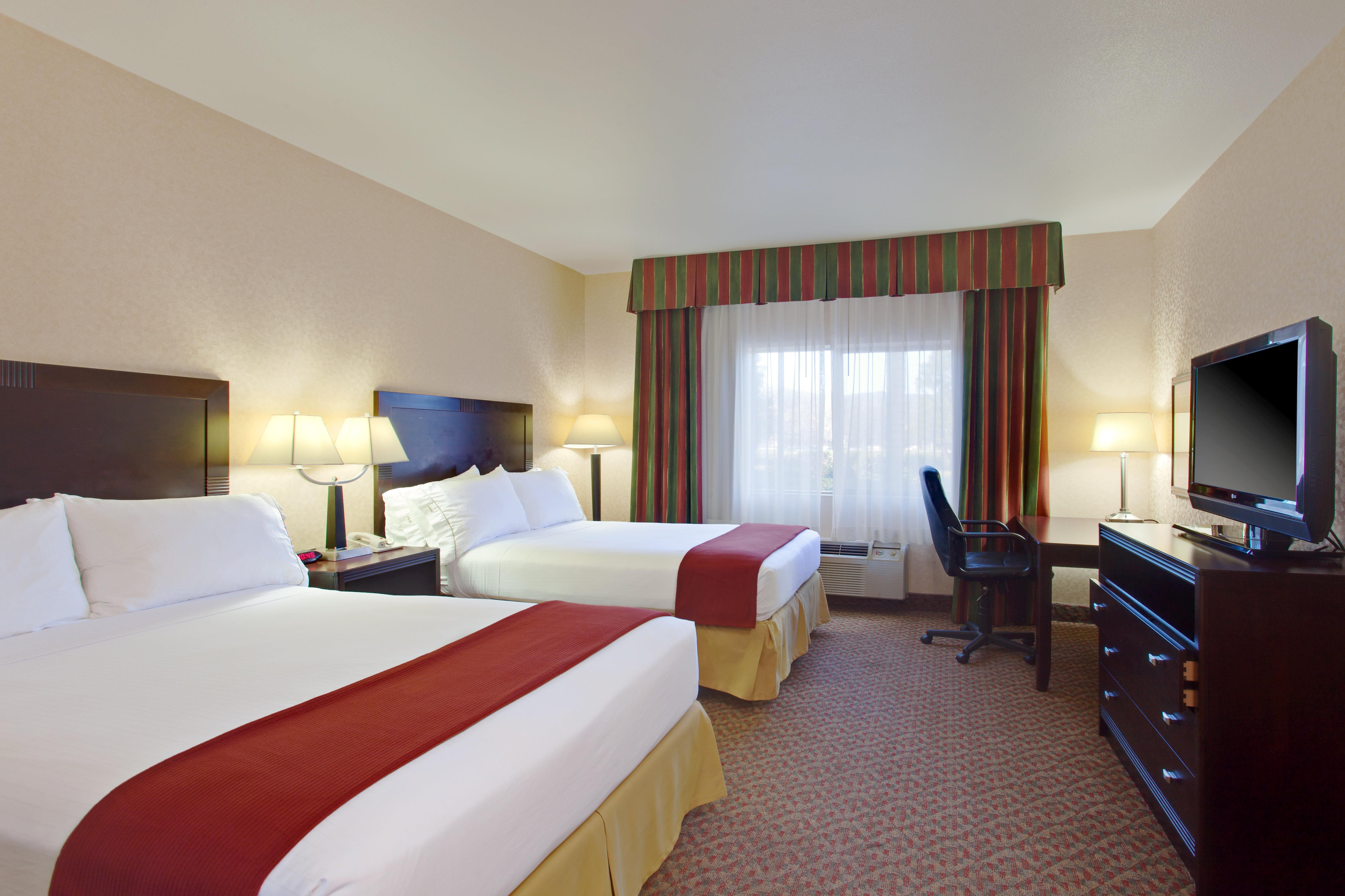 Holiday Inn Express Temecula By Ihg Exterior photo