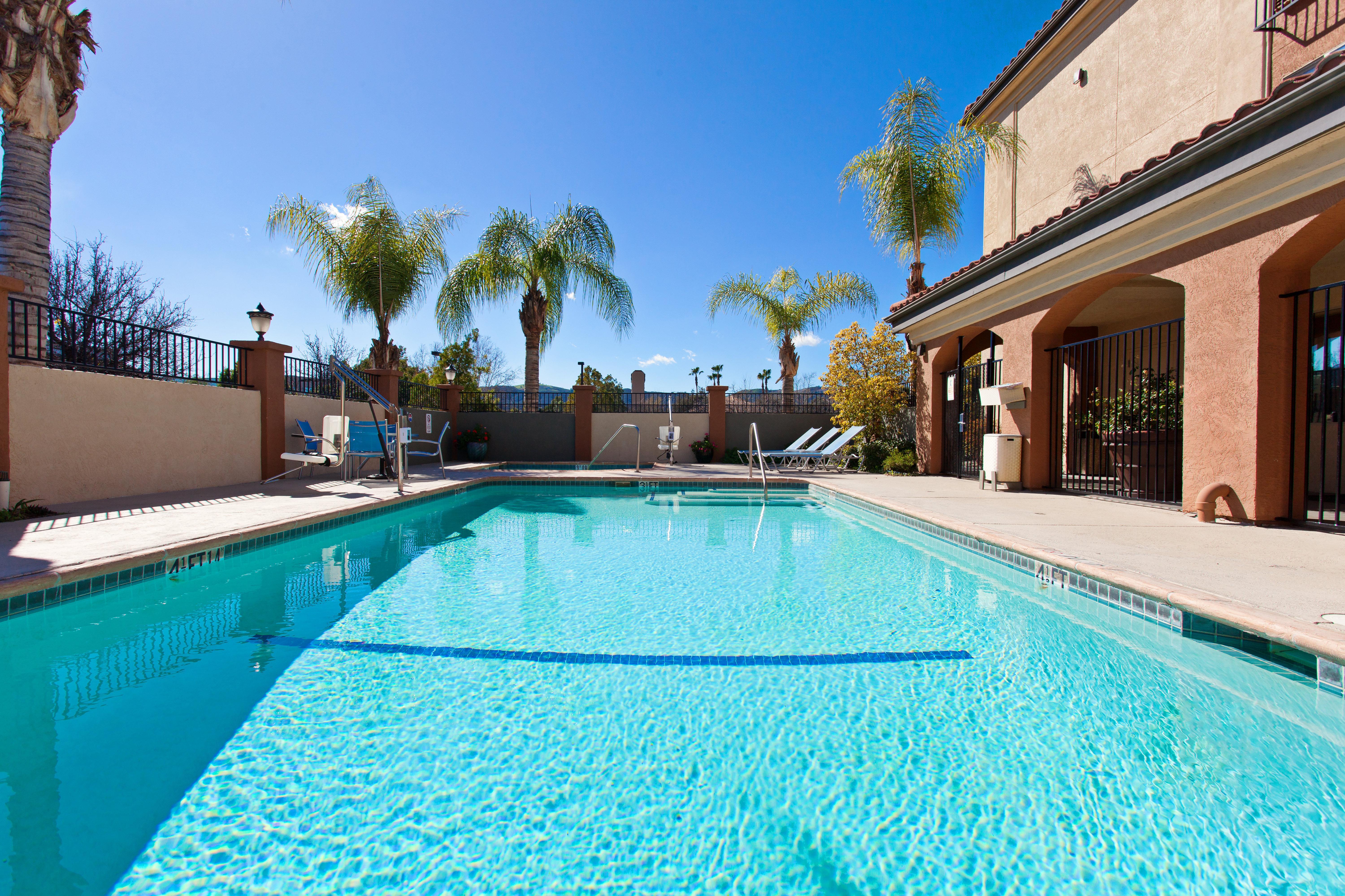 Holiday Inn Express Temecula By Ihg Exterior photo