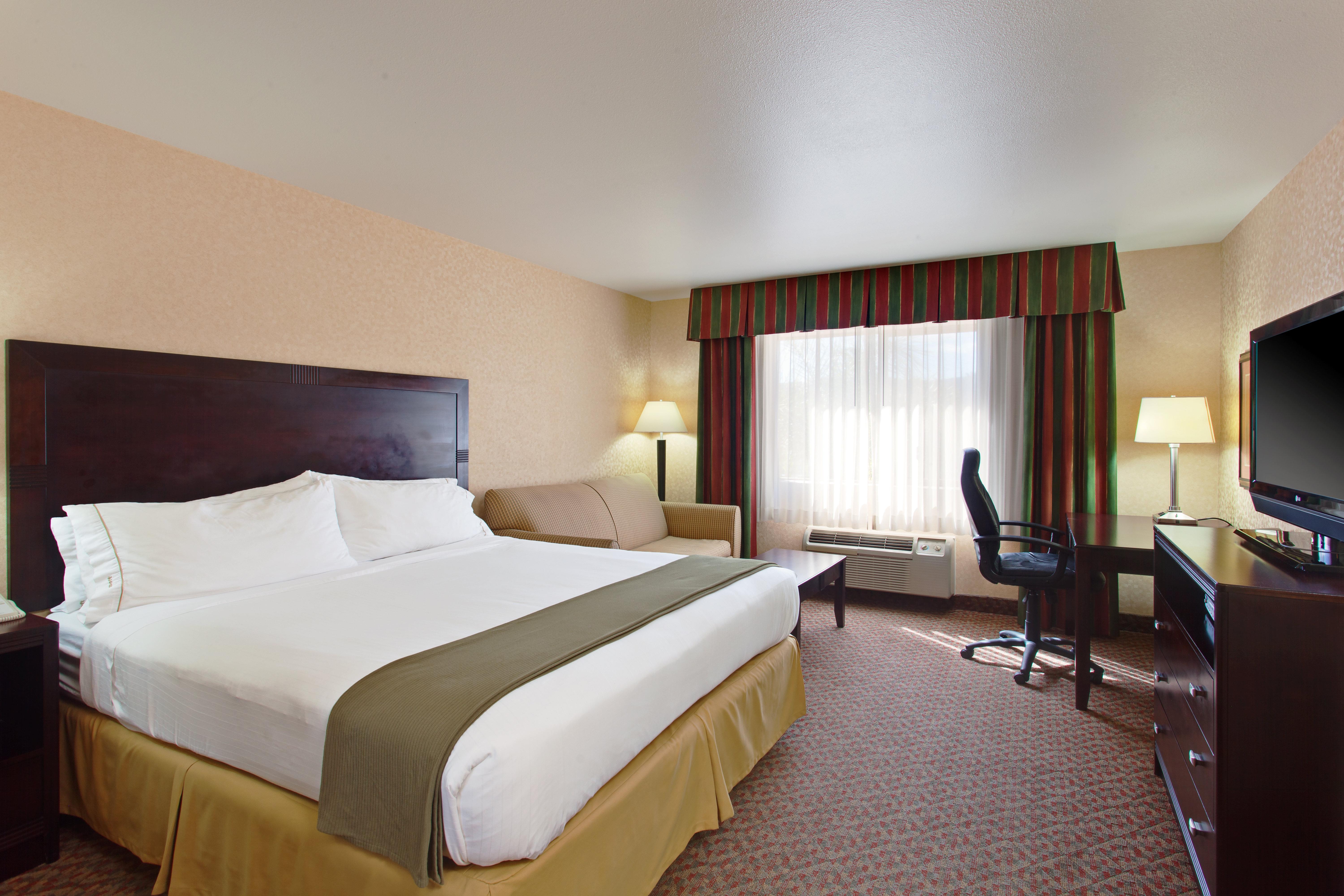 Holiday Inn Express Temecula By Ihg Exterior photo