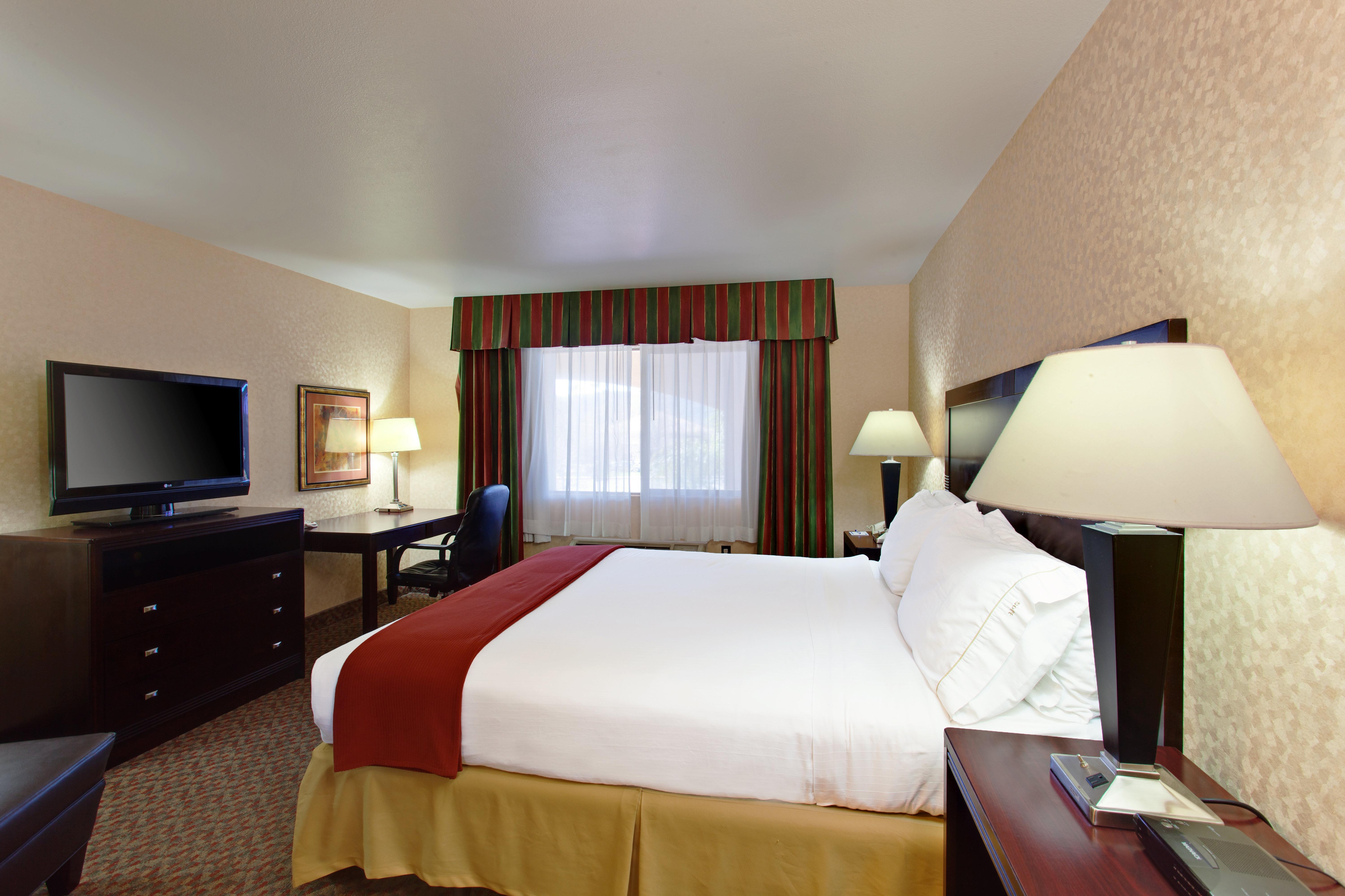 Holiday Inn Express Temecula By Ihg Exterior photo
