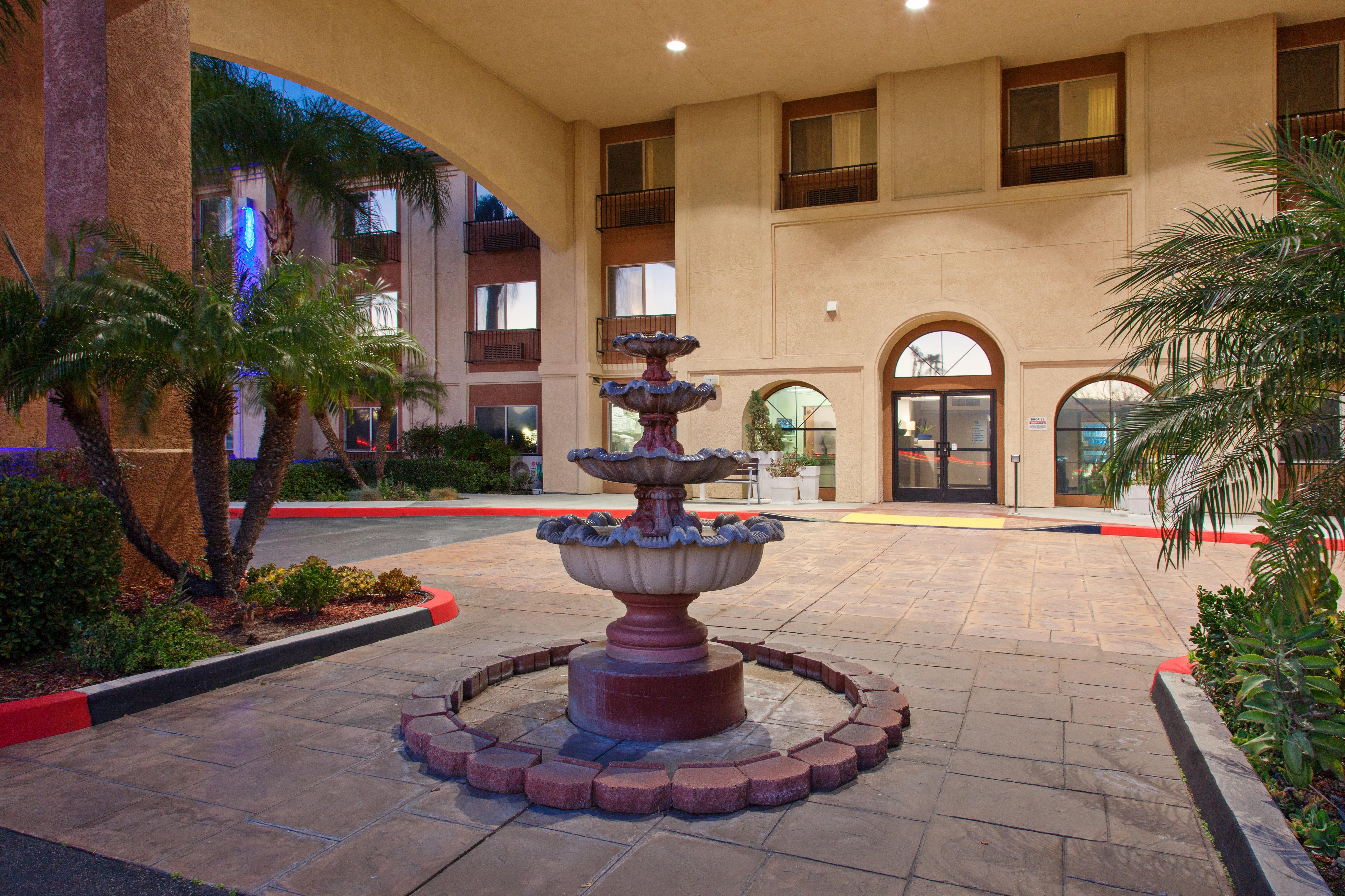 Holiday Inn Express Temecula By Ihg Exterior photo