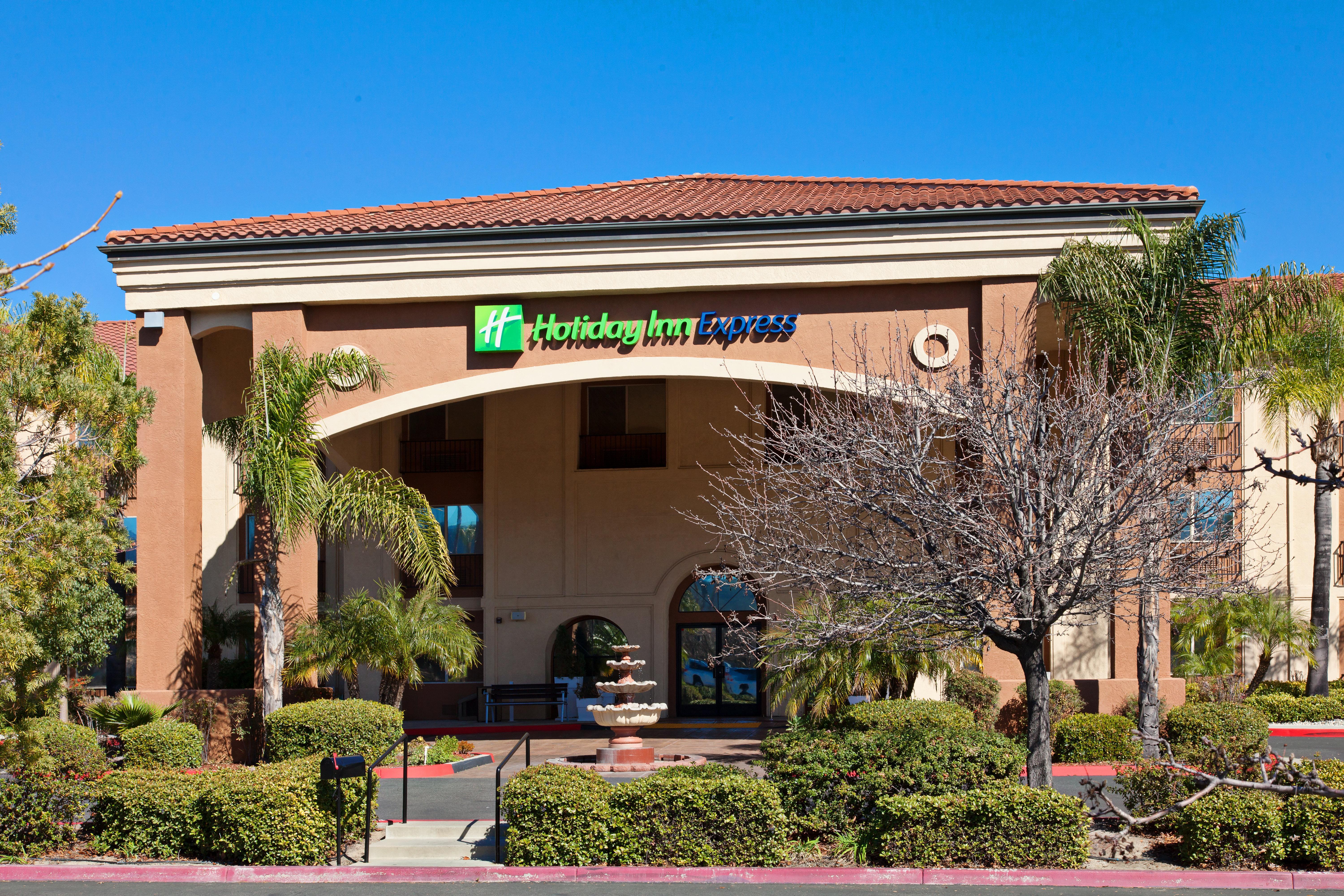Holiday Inn Express Temecula By Ihg Exterior photo