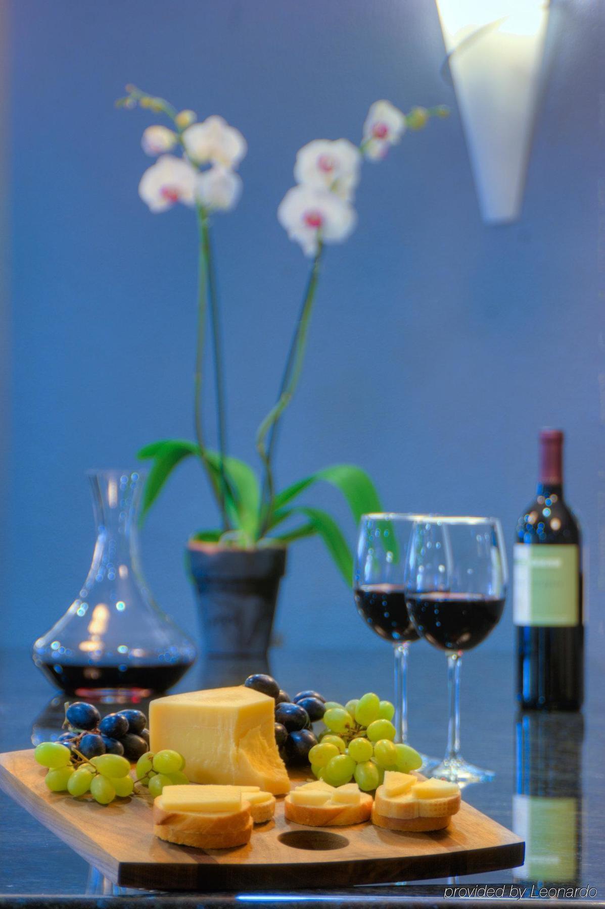 Holiday Inn Express Temecula By Ihg Restaurant photo