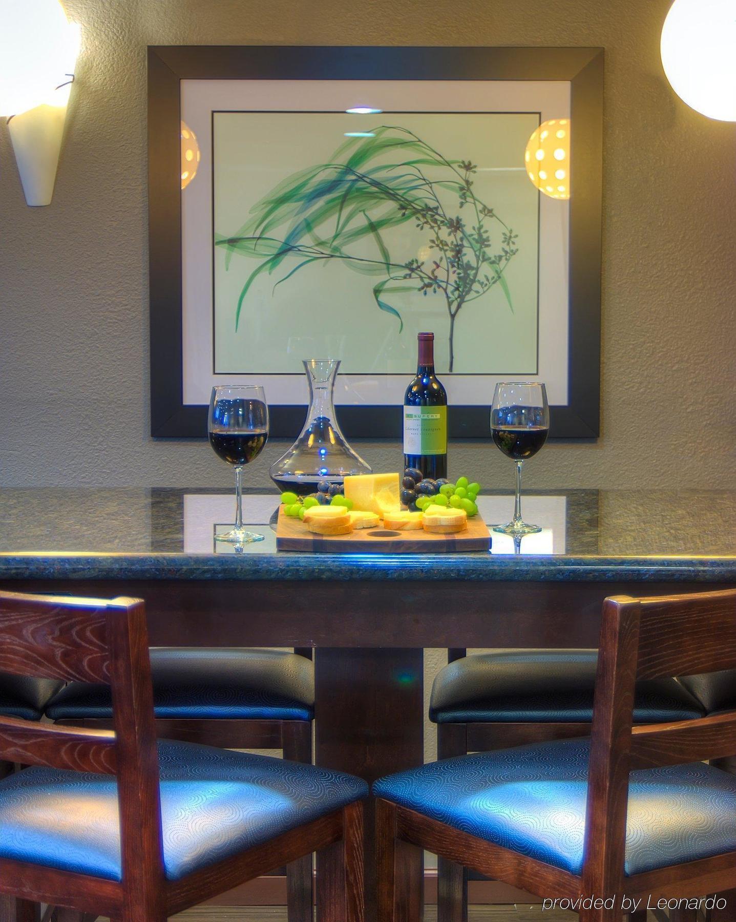 Holiday Inn Express Temecula By Ihg Restaurant photo