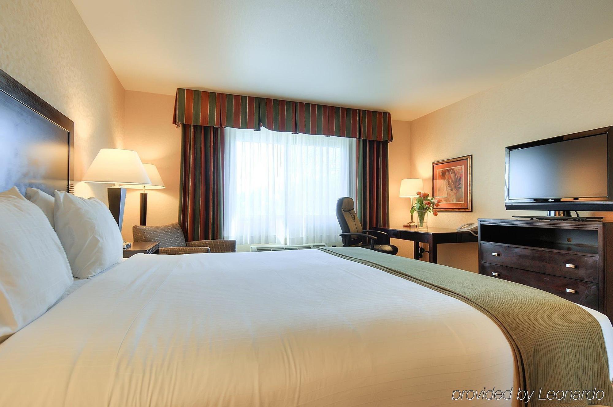 Holiday Inn Express Temecula By Ihg Room photo
