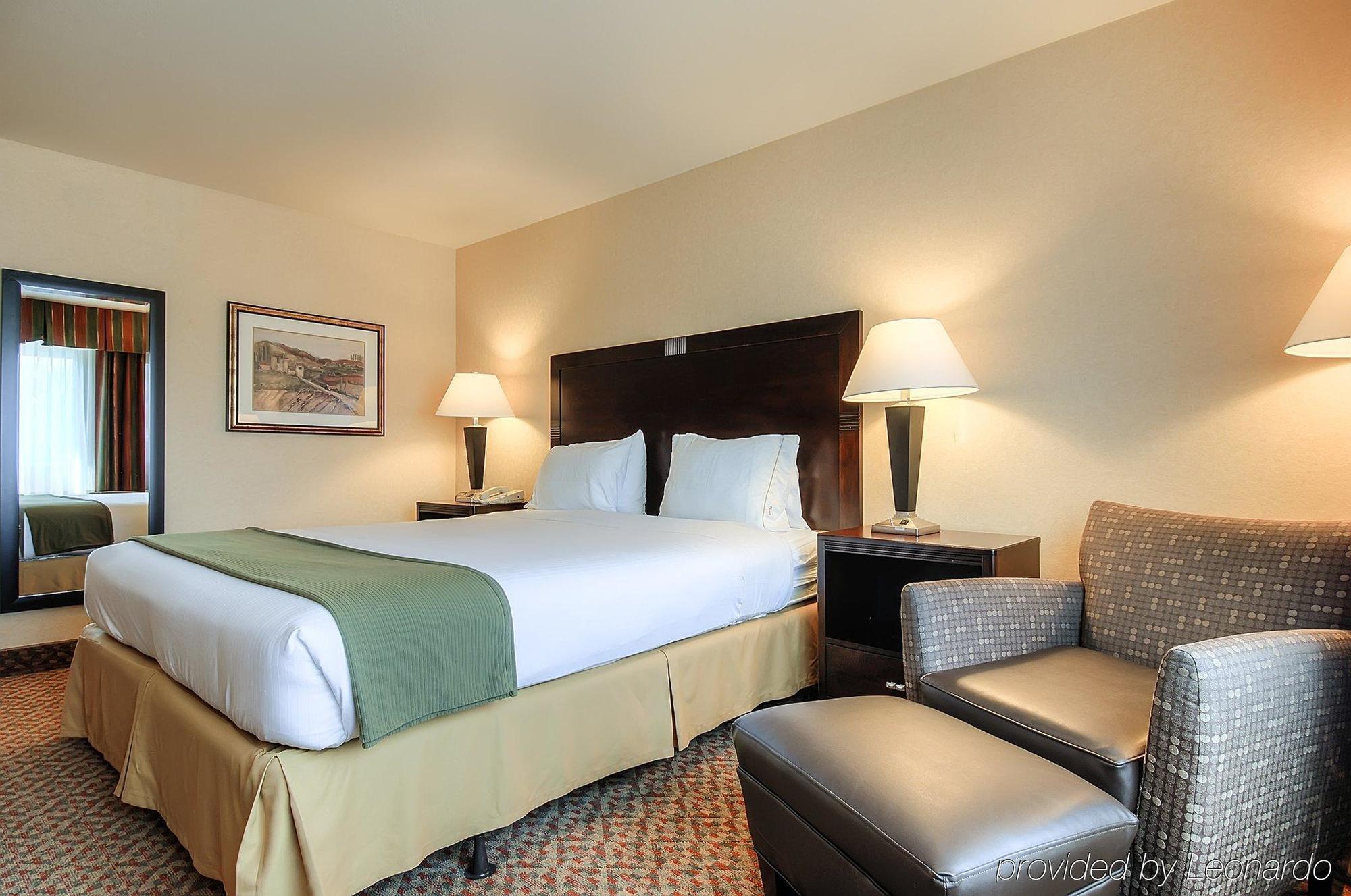 Holiday Inn Express Temecula By Ihg Room photo