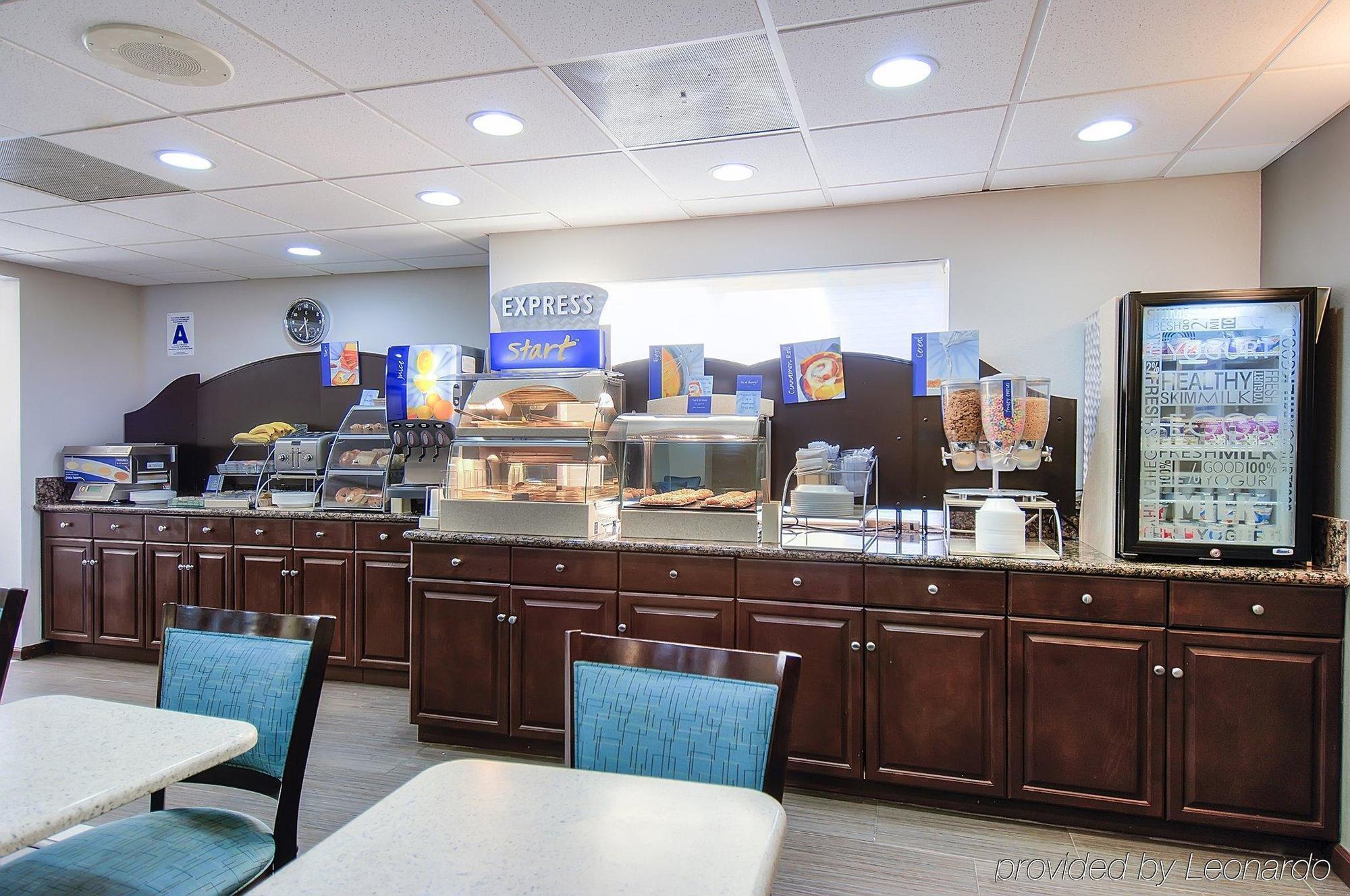 Holiday Inn Express Temecula By Ihg Restaurant photo