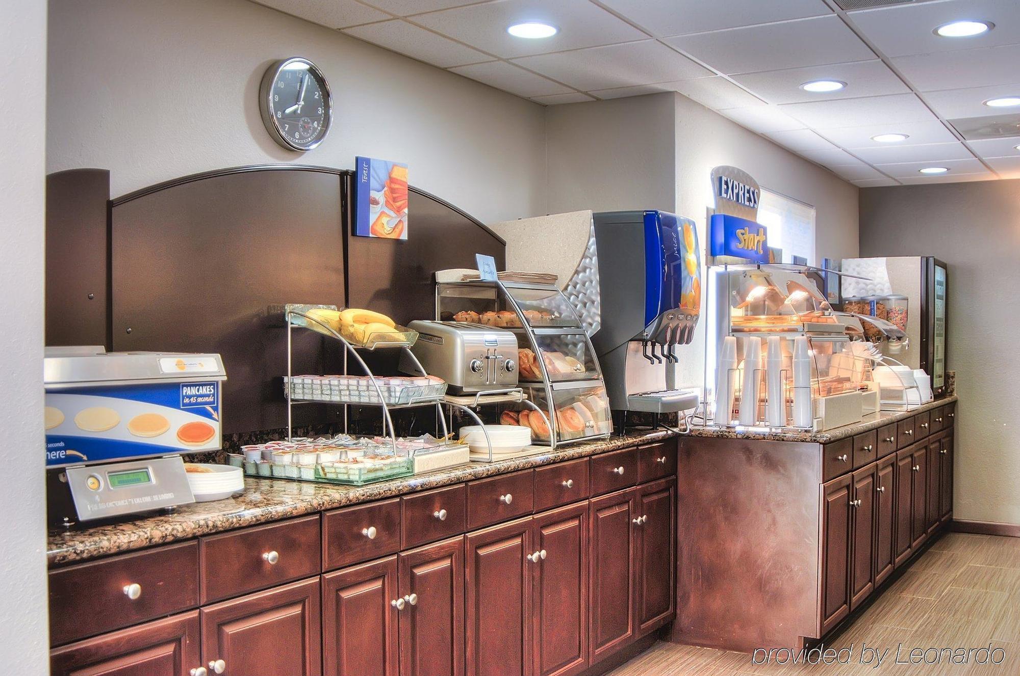 Holiday Inn Express Temecula By Ihg Restaurant photo