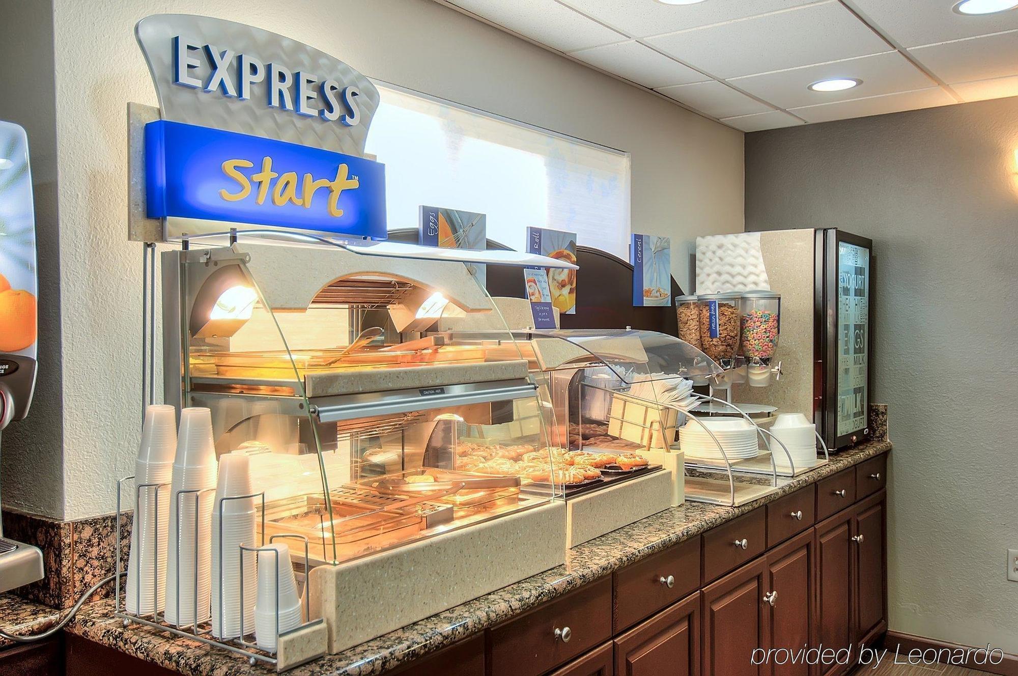 Holiday Inn Express Temecula By Ihg Exterior photo
