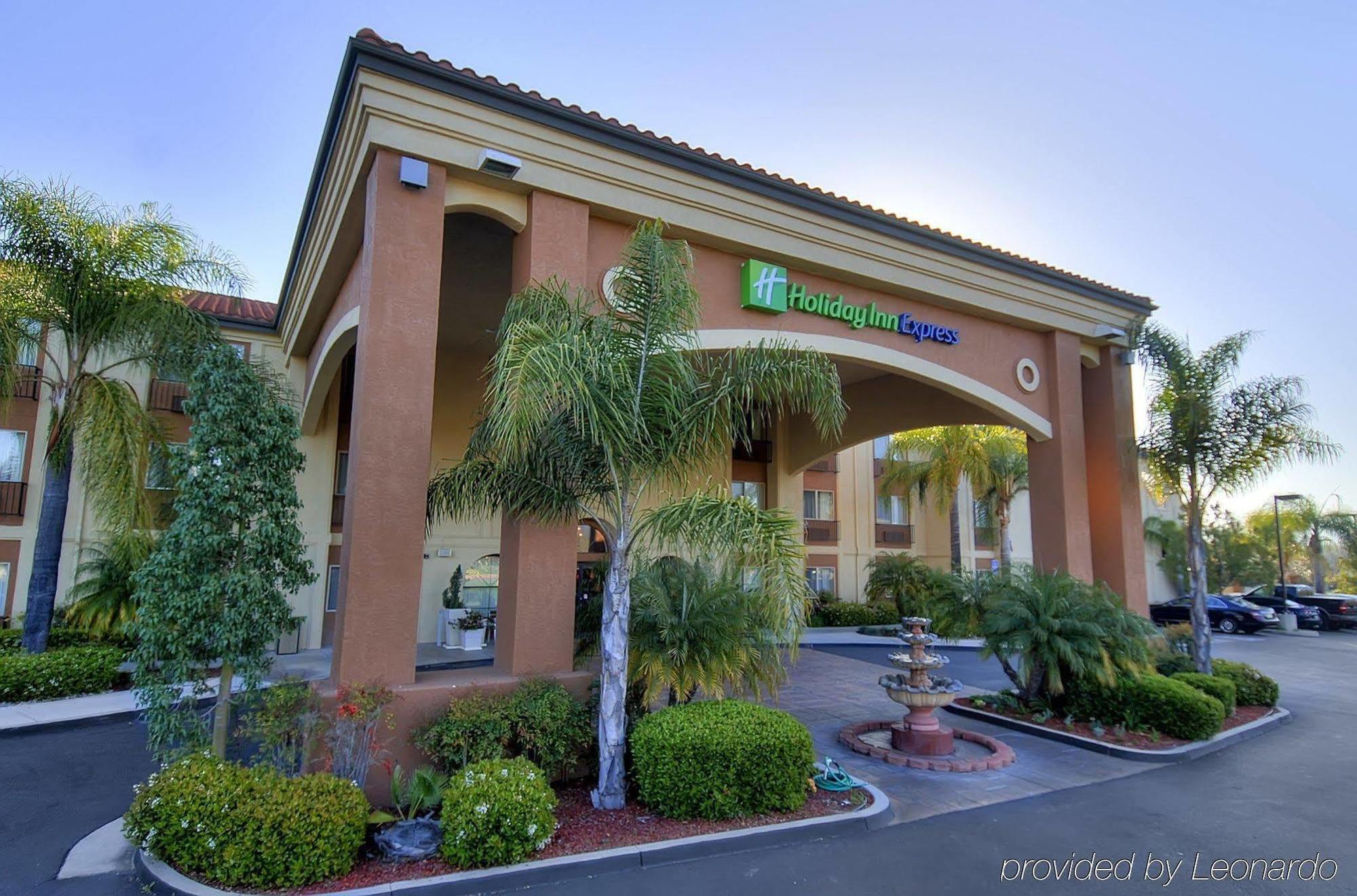 Holiday Inn Express Temecula By Ihg Exterior photo
