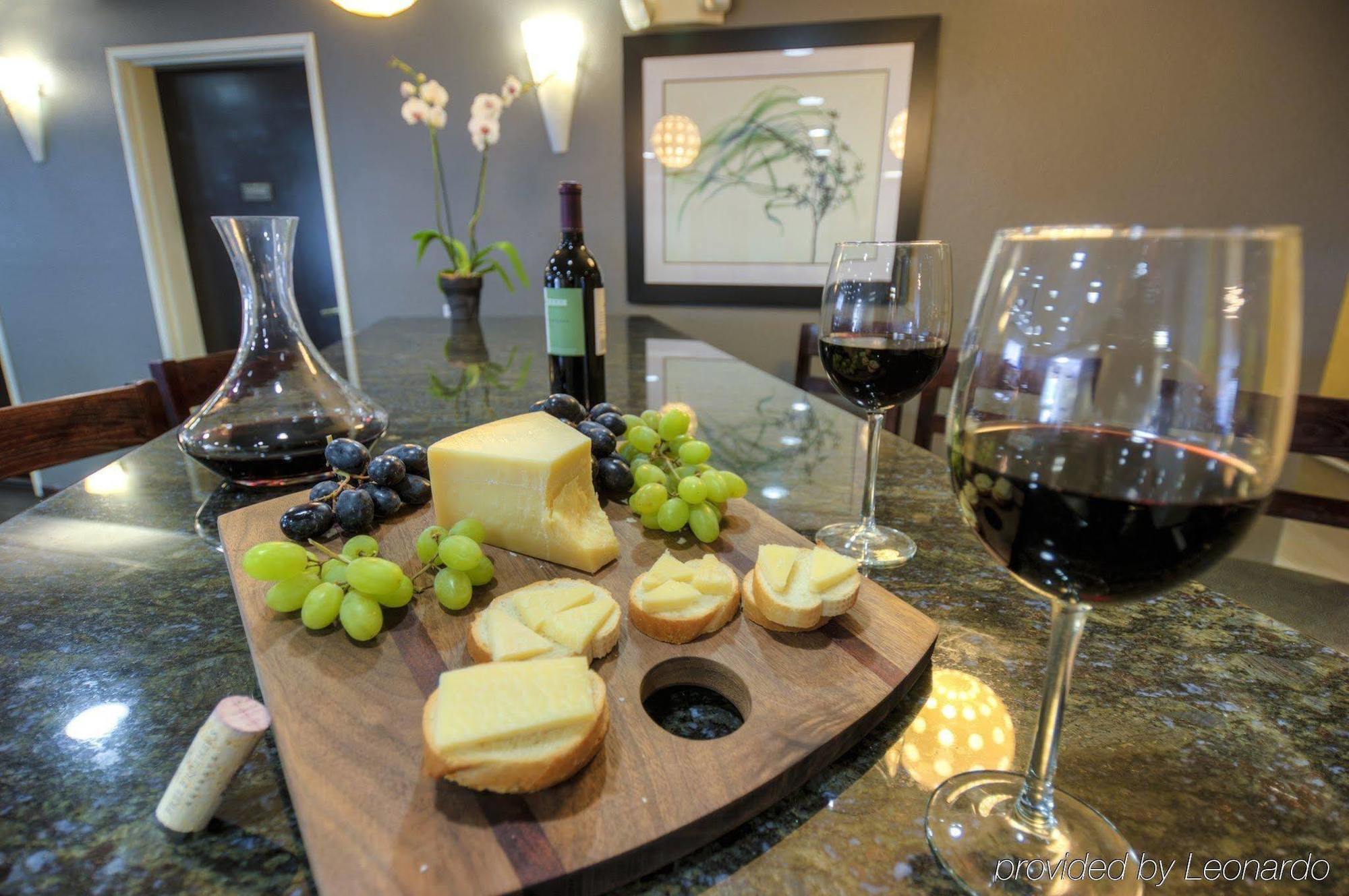 Holiday Inn Express Temecula By Ihg Restaurant photo
