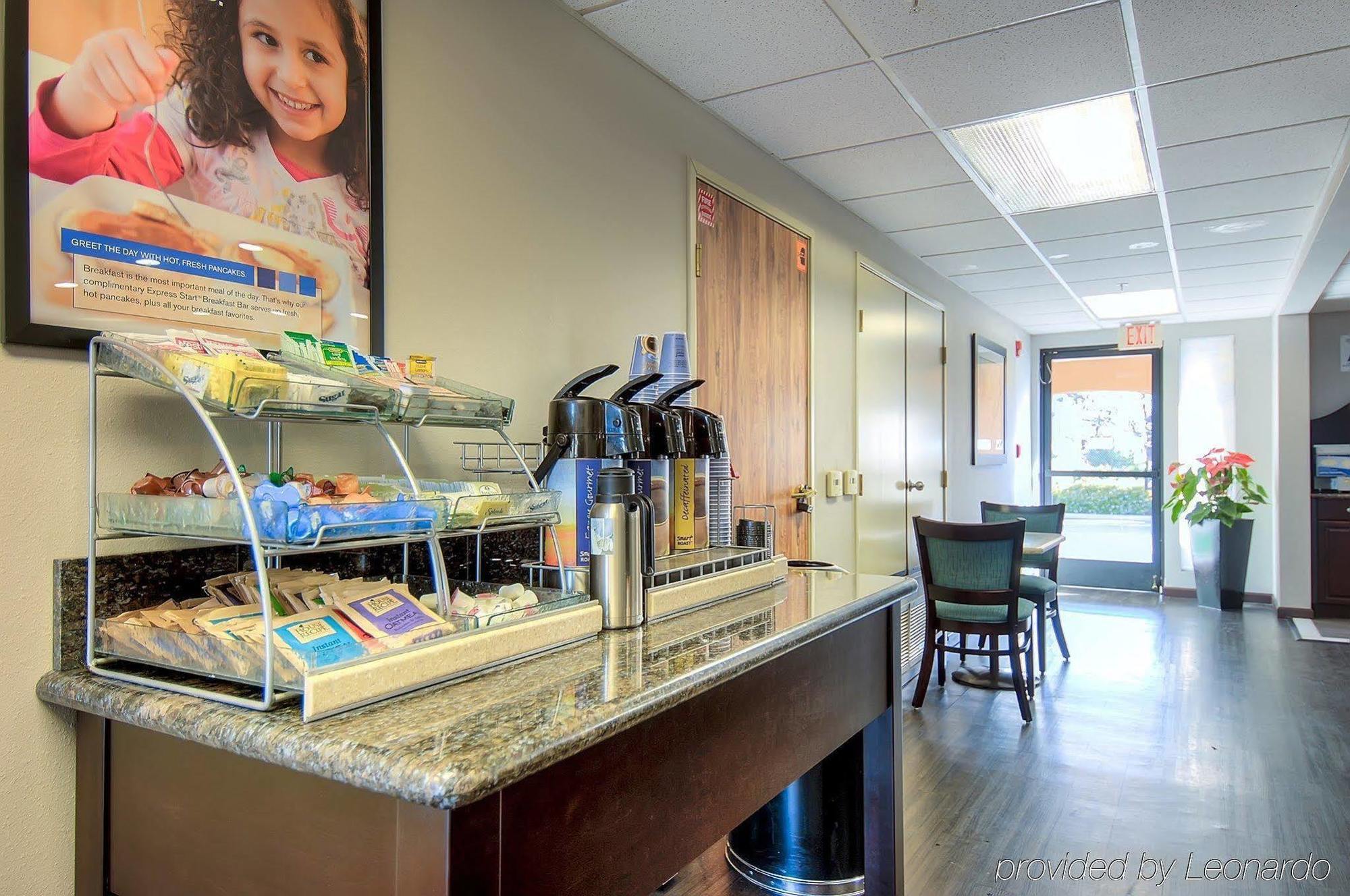 Holiday Inn Express Temecula By Ihg Restaurant photo