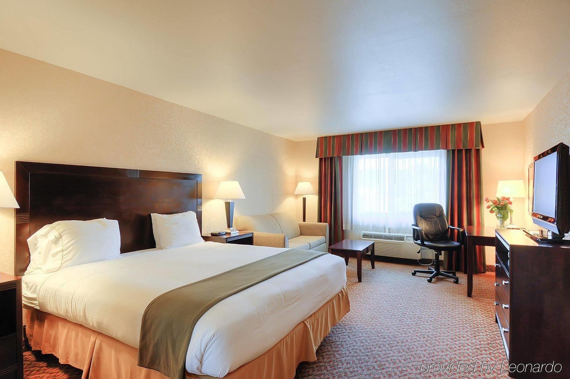 Holiday Inn Express Temecula By Ihg Room photo