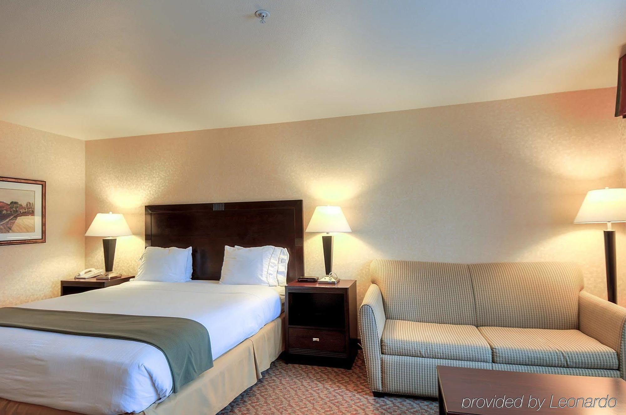 Holiday Inn Express Temecula By Ihg Room photo